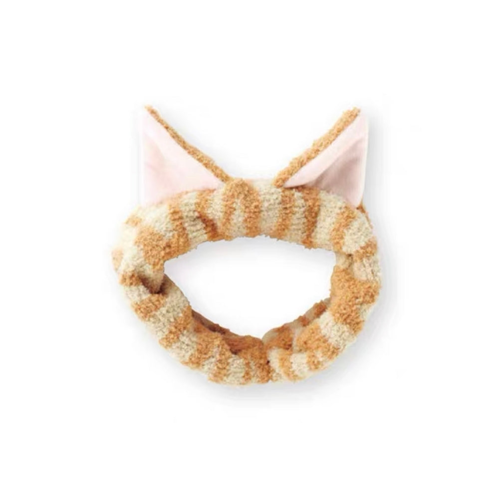 Cat with hair tie hotsell on ears