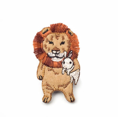 Lion Holding Bunny - Pokefasu Animal Pin from Japan - MeowMeowRepublic